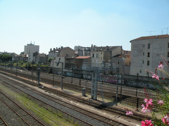 habitation au bord des voies ferrées